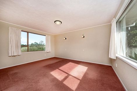 Photo of property in 16 Babich Road, Henderson Valley, Auckland, 0614