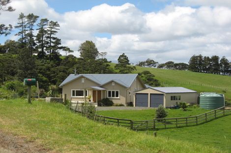 Photo of property in 25 Annandale Road, Kumeu, 0891