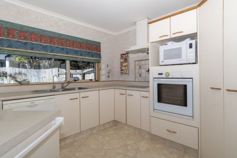 Photo of property in 17 Pampas Grove, Welcome Bay, Tauranga, 3112