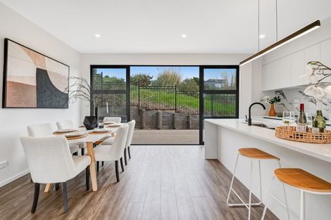 Photo of property in 12 Pleasant Way, Matakatia, Whangaparaoa, 0930