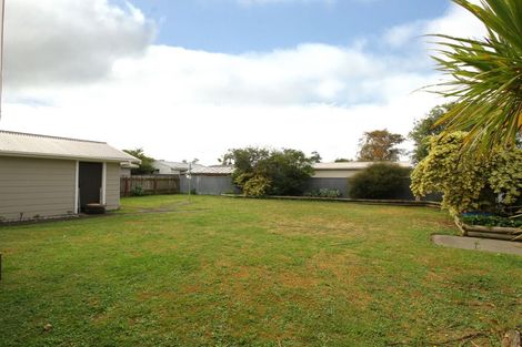 Photo of property in 16 Rhodes Drive, Kelvin Grove, Palmerston North, 4414