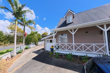Photo of property in 1/2 Palmer Avenue, Glen Eden, Auckland, 0602
