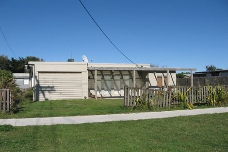 Photo of property in 22 Himatangi Street, Himatangi Beach, Foxton, 4891