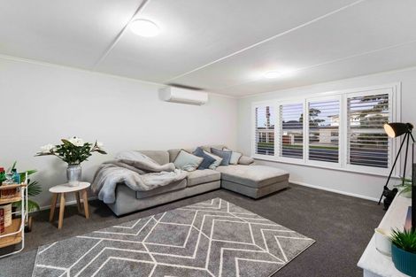 Photo of property in 24 Cobham Crescent, Kelston, Auckland, 0602