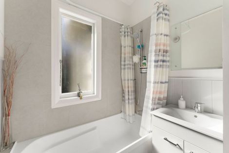 Photo of property in 35 Cleveland Street, Edgeware, Christchurch, 8013