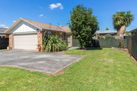 Photo of property in 17 Ranch Place, Pukekohe, 2120
