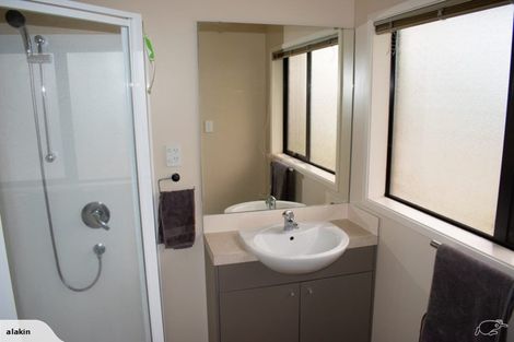 Photo of property in 18 Seamount Drive, Red Beach, 0932