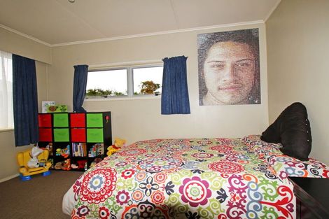 Photo of property in 16 Rhodes Drive, Kelvin Grove, Palmerston North, 4414