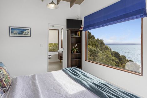 Photo of property in 26 Whakamoenga Point, Acacia Bay, Taupo, 3385
