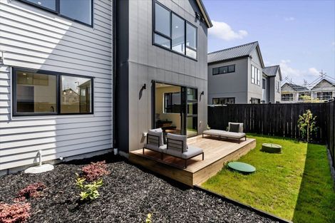 Photo of property in 18 Cara Avenue, Kumeu, 0810