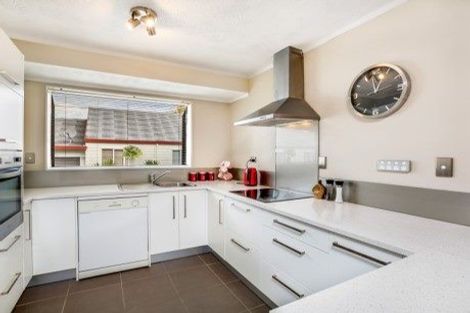 Photo of property in 2/44 Darren Crescent, Half Moon Bay, Auckland, 2012