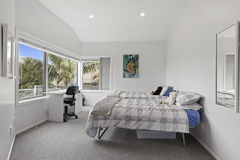 Photo of property in 9 Rahopara Street, Castor Bay, Auckland, 0620