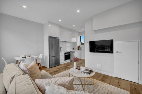 Photo of property in 5/86 Fred Taylor Drive, Westgate, Auckland, 0814