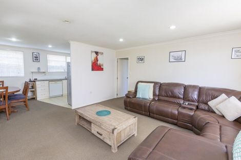 Photo of property in 17 Ranch Place, Pukekohe, 2120