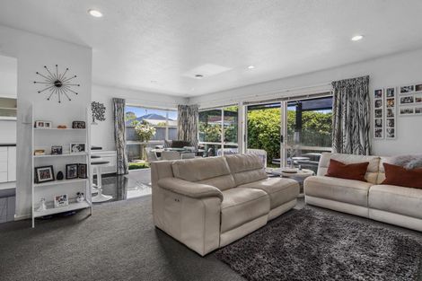 Photo of property in 2/29 Dunedin Street, Redwood, Christchurch, 8051