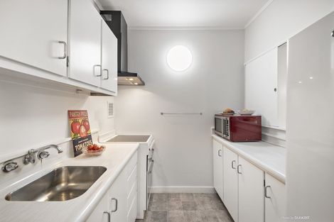 Photo of property in Hobson Court Flats, 33/70 Hobson Street, Thorndon, Wellington, 6011