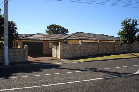 Photo of property in 70 Sturges Road, Henderson, Auckland, 0612