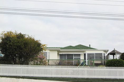 Photo of property in 81 Omata Road, Marfell, New Plymouth, 4310
