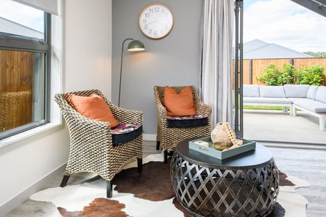 Photo of property in 10 Mediterranean Grove, Fitzherbert, Palmerston North, 4410