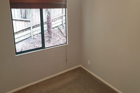 Photo of property in 2/21 Contessa Drive, Glenfield, Auckland, 0629