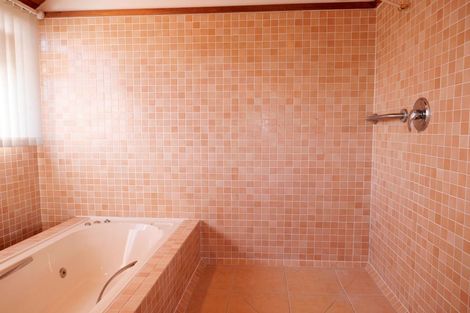 Photo of property in 10 Edgewater Street, Waikanae, 5036