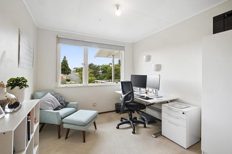 Photo of property in 3 Granby Place, Westown, New Plymouth, 4310