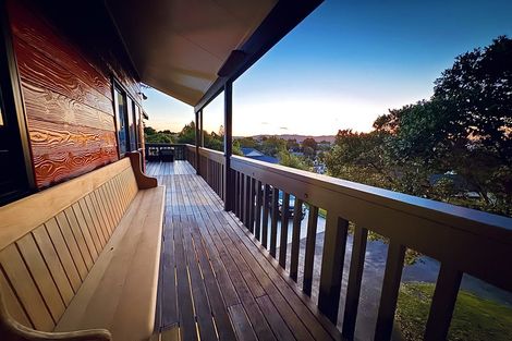 Photo of property in 17 Sungrove Rise, Sunnyvale, Auckland, 0612