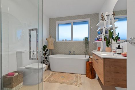 Photo of property in 2 Glenvale Place, Pyes Pa, Tauranga, 3112