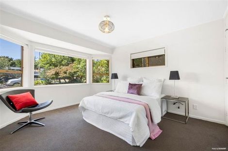 Photo of property in 16 Dennis Avenue, Hillpark, Auckland, 2102