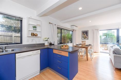 Photo of property in 6 Exmouth Road, Northcote, Auckland, 0627