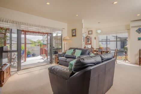 Photo of property in 72c Seabrook Avenue, New Lynn, Auckland, 0600