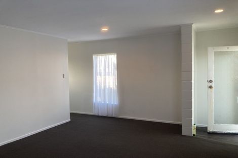Photo of property in 2/105 Apu Crescent, Lyall Bay, Wellington, 6022