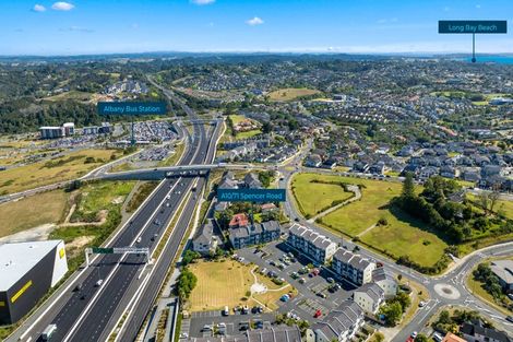 Photo of property in 10a/71 Spencer Road, Oteha, Auckland, 0632