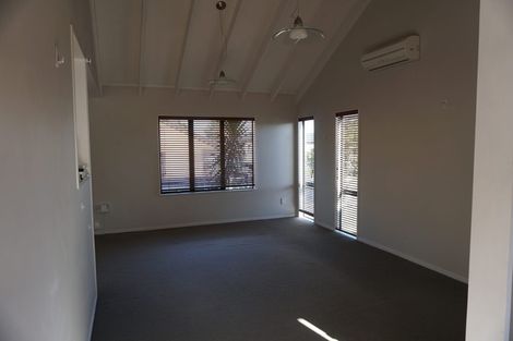Photo of property in 2/28 De Quincey Terrace, Highland Park, Auckland, 2010