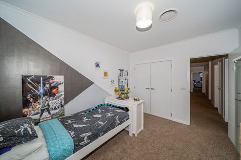 Photo of property in 21 Heta Road, Highlands Park, New Plymouth, 4312