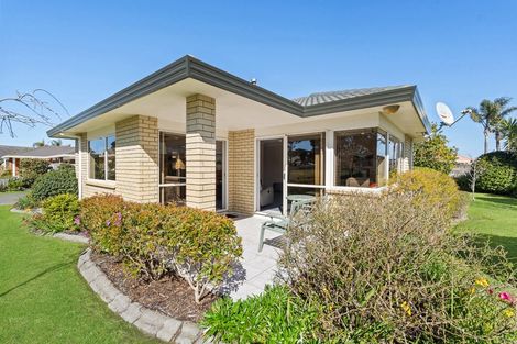 Photo of property in 40 Settlers Grove, Orewa, 0931