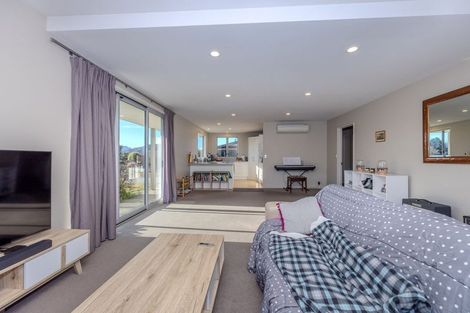 Photo of property in 12a Alpha Close, Wanaka, 9305