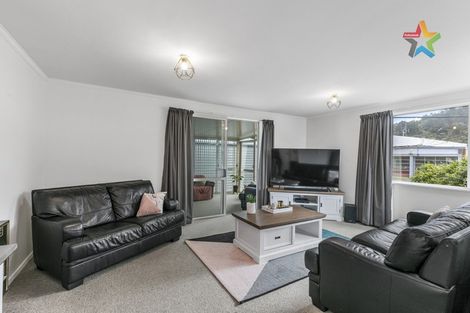 Photo of property in 353 Stokes Valley Road, Stokes Valley, Lower Hutt, 5019