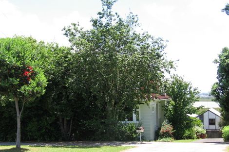 Photo of property in 2/7a Seaside Avenue, Waterview, Auckland, 1026