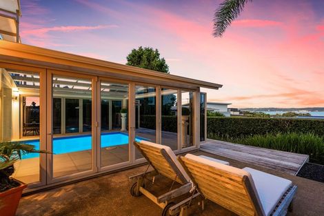 Photo of property in 8 Kawai Rise, Te Atatu Peninsula, Auckland, 0610