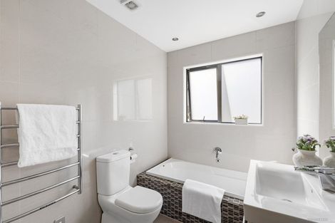 Photo of property in 21 Mariners View Road, Beach Haven, Auckland, 0626