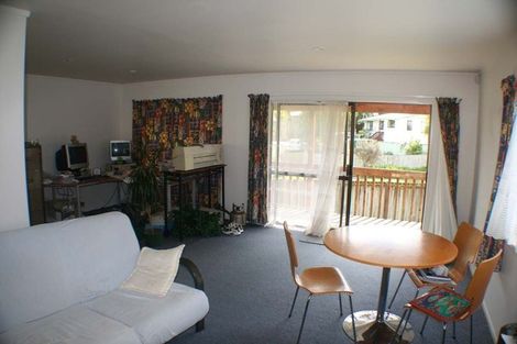 Photo of property in 1 Louise Place, West Harbour, Auckland, 0618