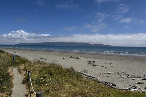 Photo of property in 72 Queens Road, Waikanae Beach, Waikanae, 5036