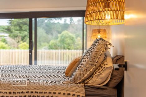 Photo of property in 2 Nikau Lane, Timberlea, Upper Hutt, 5018