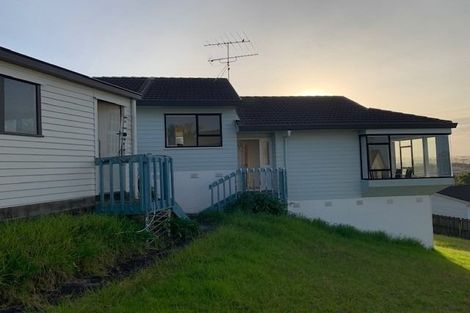 Photo of property in 19 Jumento Place, Unsworth Heights, Auckland, 0632