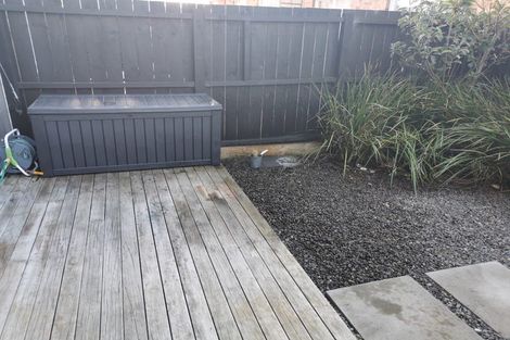 Photo of property in 4/30 West Coast Road, Glen Eden, Auckland, 0602