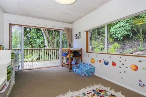 Photo of property in 74 Otitori Bay Road, Titirangi, Auckland, 0604