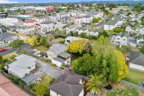 Photo of property in 11 Stephen Avenue, Henderson, Auckland, 0610