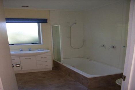 Photo of property in 81 Sunderlands Road, Half Moon Bay, Auckland, 2012