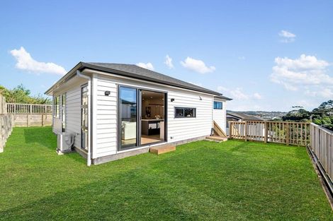 Photo of property in 20 Mara Way, Sunnyvale, Auckland, 0612